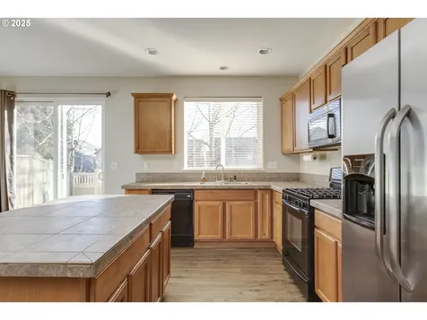 3702 E Oak Grove Street Newberg OR 97132