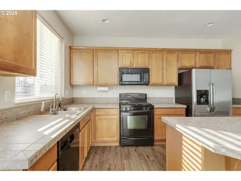 3702 E Oak Grove Street Newberg OR 97132