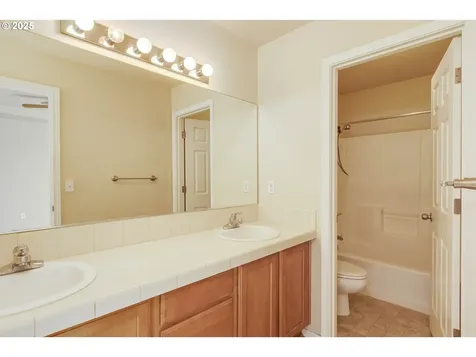 3702 E Oak Grove Street Newberg OR 97132