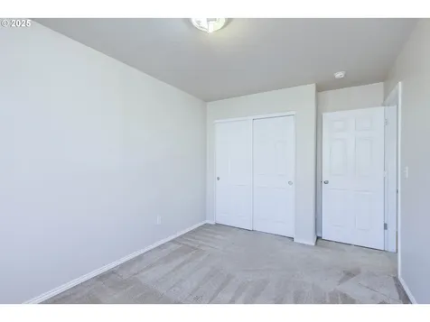 3702 E Oak Grove Street Newberg OR 97132