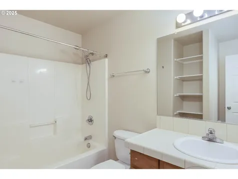 3702 E Oak Grove Street Newberg OR 97132