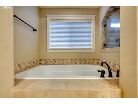 12805 NW 50th Avenue Vancouver WA 98685