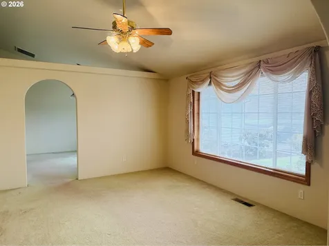 210 Palomino Avenue Roseburg OR 97471