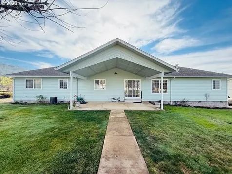 210 Palomino Avenue Roseburg OR 97471