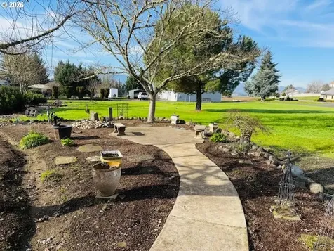 210 Palomino Avenue Roseburg OR 97471