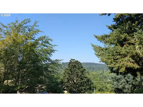 585 W 26th Avenue Eugene OR 97405