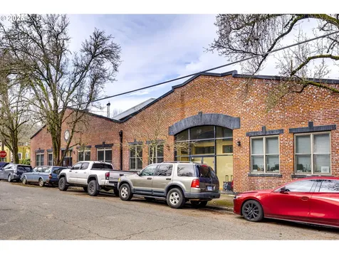 2777 NW Savier Street Portland OR 97210