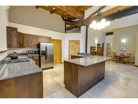 2777 NW Savier Street Portland OR 97210