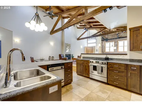 2777 NW Savier Street Portland OR 97210