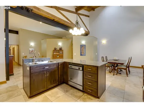 2777 NW Savier Street Portland OR 97210