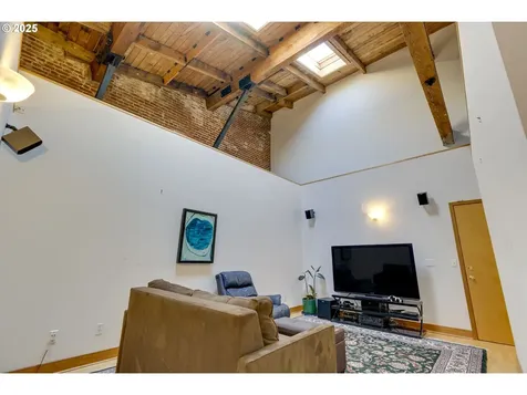 2777 NW Savier Street Portland OR 97210