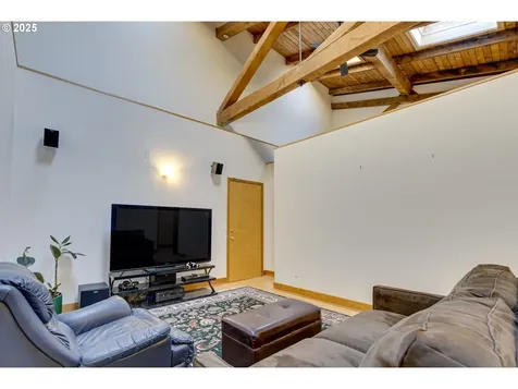 2777 NW Savier Street Portland OR 97210