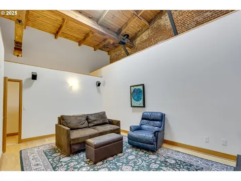 2777 NW Savier Street Portland OR 97210