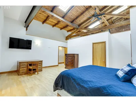 2777 NW Savier Street Portland OR 97210