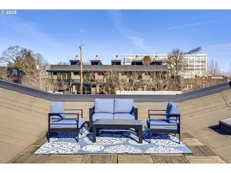 2777 NW Savier Street Portland OR 97210