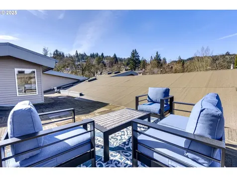 2777 NW Savier Street Portland OR 97210