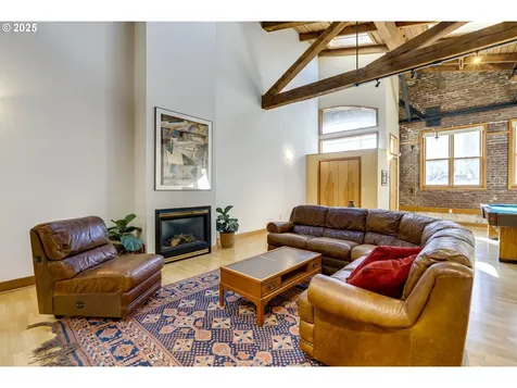 2777 NW Savier Street Portland OR 97210
