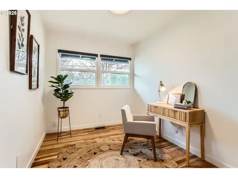 8829 N Dwight Avenue Portland OR 97203