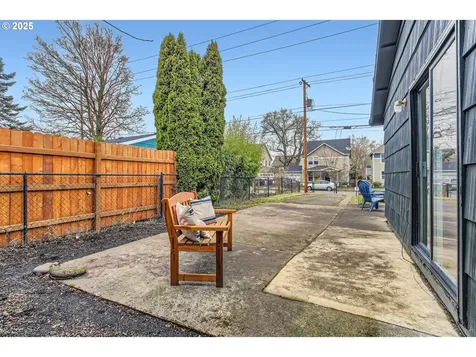 8829 N Dwight Avenue Portland OR 97203