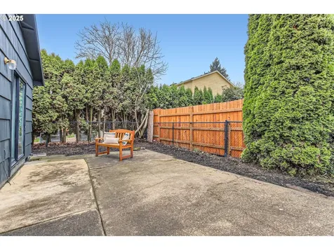 8829 N Dwight Avenue Portland OR 97203