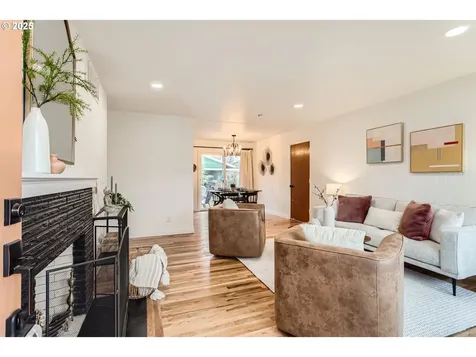 8829 N Dwight Avenue Portland OR 97203