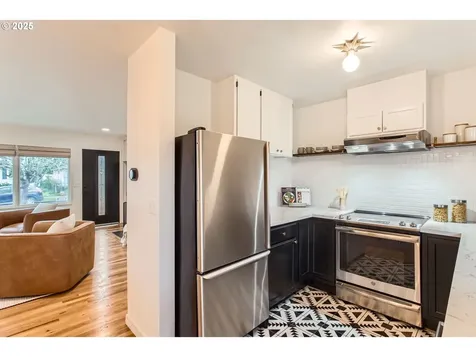 8829 N Dwight Avenue Portland OR 97203