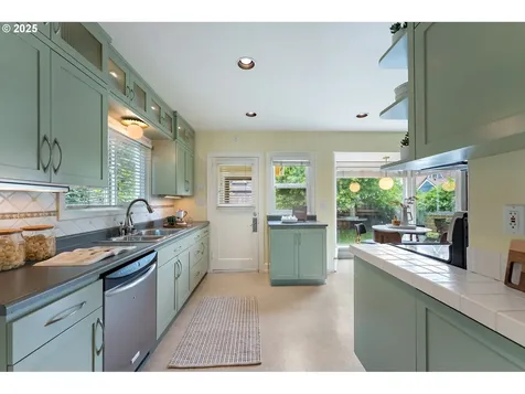 4219 NE 41st Avenue Portland OR 97211