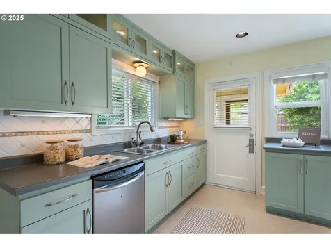 4219 NE 41st Avenue Portland OR 97211