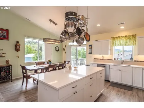 120 Sundance Court Roseburg OR 97471