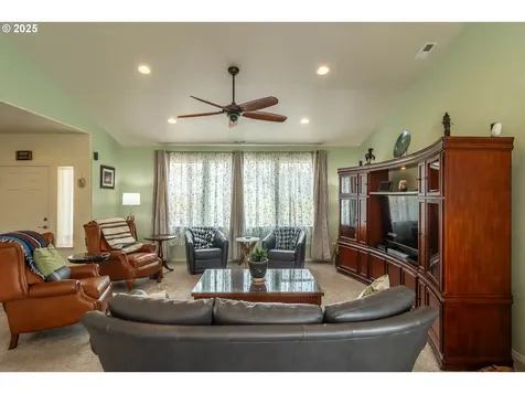120 Sundance Court Roseburg OR 97471