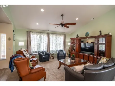 120 Sundance Court Roseburg OR 97471