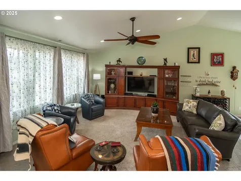 120 Sundance Court Roseburg OR 97471
