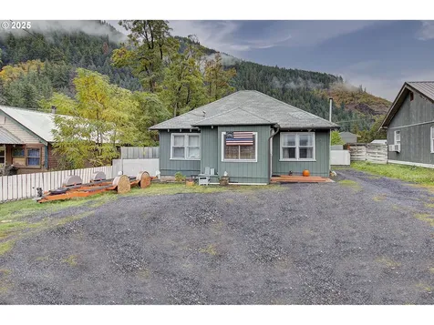 409 N Main Street Klickitat WA 98628