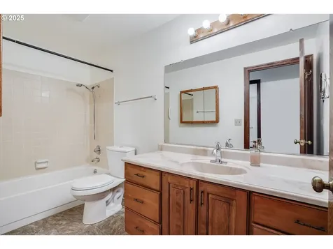 11852 SE Riveridge Drive Vancouver WA 98683