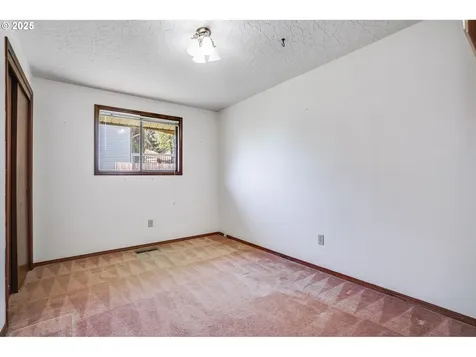 11852 SE Riveridge Drive Vancouver WA 98683