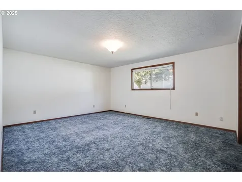 11852 SE Riveridge Drive Vancouver WA 98683