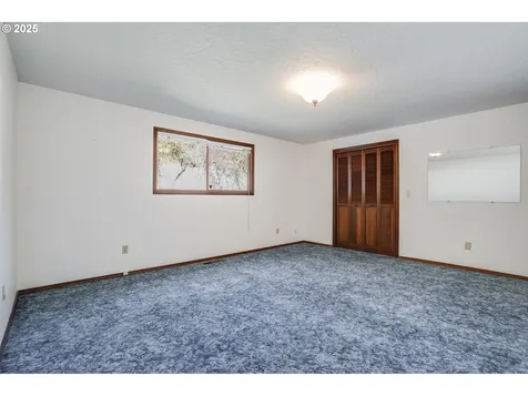11852 SE Riveridge Drive Vancouver WA 98683
