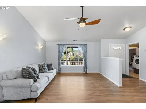 356 Dark Horse Street Roseburg OR 97471