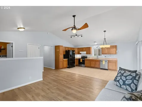 356 Dark Horse Street Roseburg OR 97471