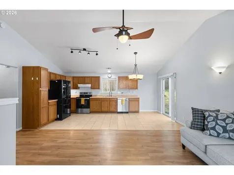 356 Dark Horse Street Roseburg OR 97471