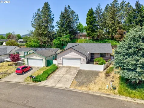 356 Dark Horse Street Roseburg OR 97471