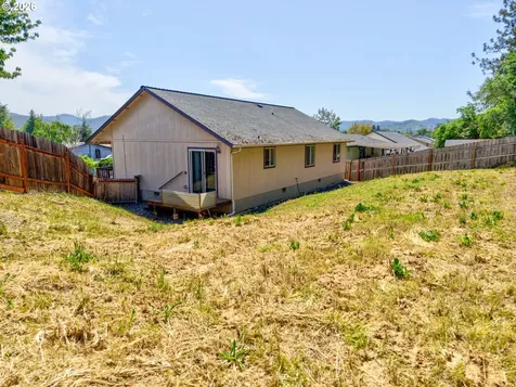356 Dark Horse Street Roseburg OR 97471