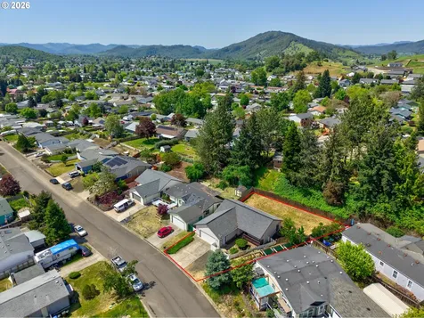 356 Dark Horse Street Roseburg OR 97471