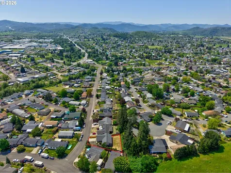 356 Dark Horse Street Roseburg OR 97471