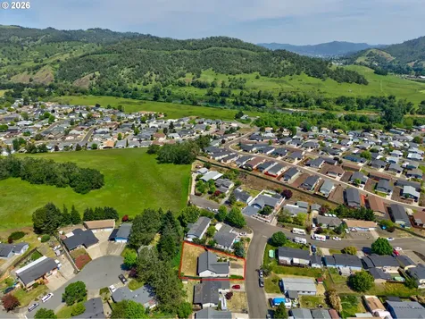 356 Dark Horse Street Roseburg OR 97471