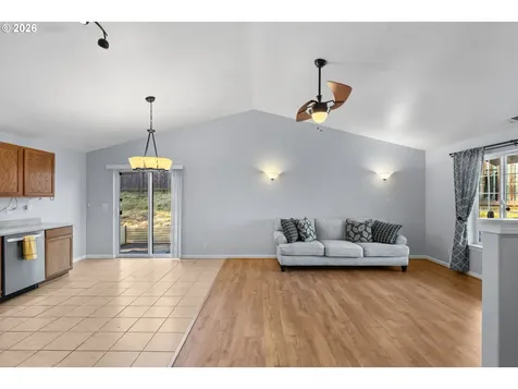 356 Dark Horse Street Roseburg OR 97471
