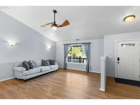356 Dark Horse Street Roseburg OR 97471