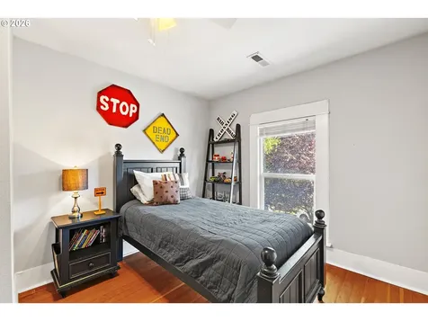 1337 SE Lexington Street Portland OR 97202