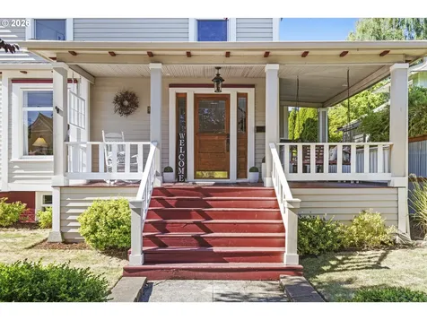 1337 SE Lexington Street Portland OR 97202