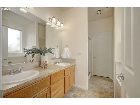 403 NW 104th Circle Vancouver WA 98685